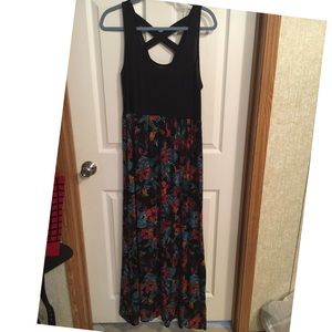 SLEEVELESS TROPICAL FLORAL MAXI DRESS